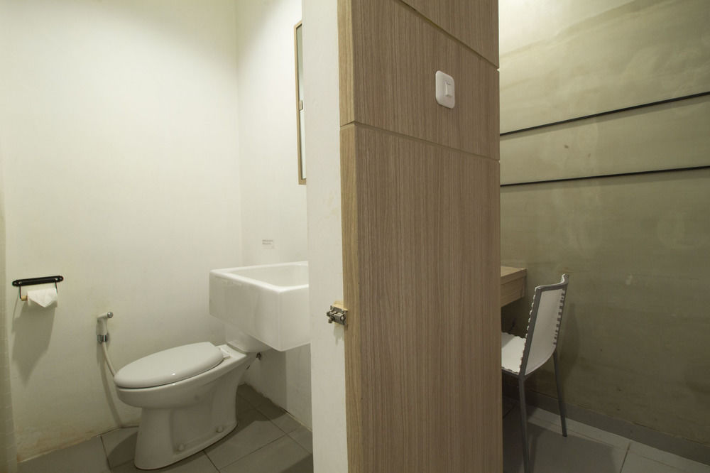 Reddoorz Plus @ Setiabudi Eight Джакарта Экстерьер фото